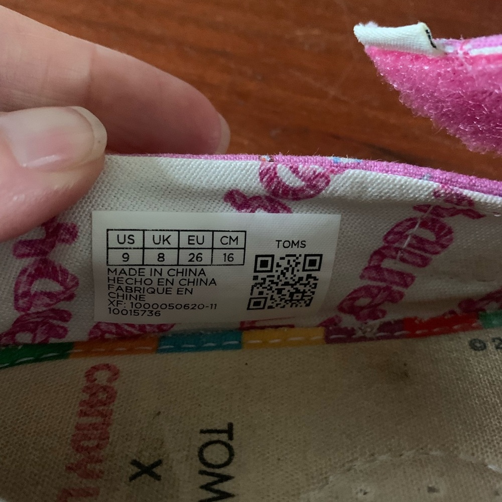 Toms x Candy Land Slip on Girl’s Shoes size 9 - Picture 8 of 8